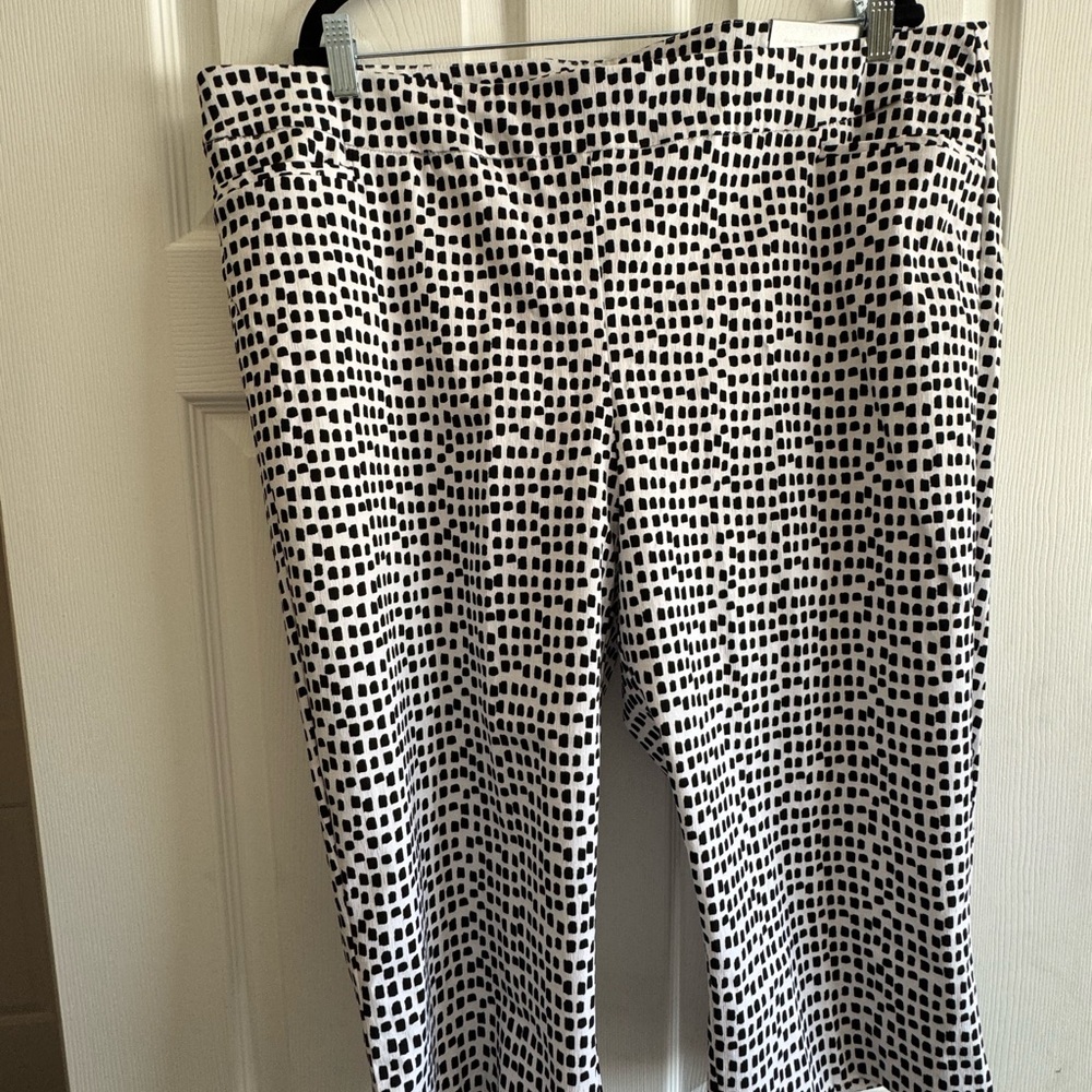 Chico’s so slim Bridgette slim leg, capris